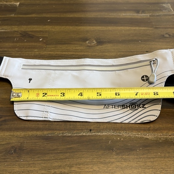 Aftershokz Running Fanny Pack (2718) Gray Black Active Bag Waist Belt Bum Bag - Picture 4 of 6